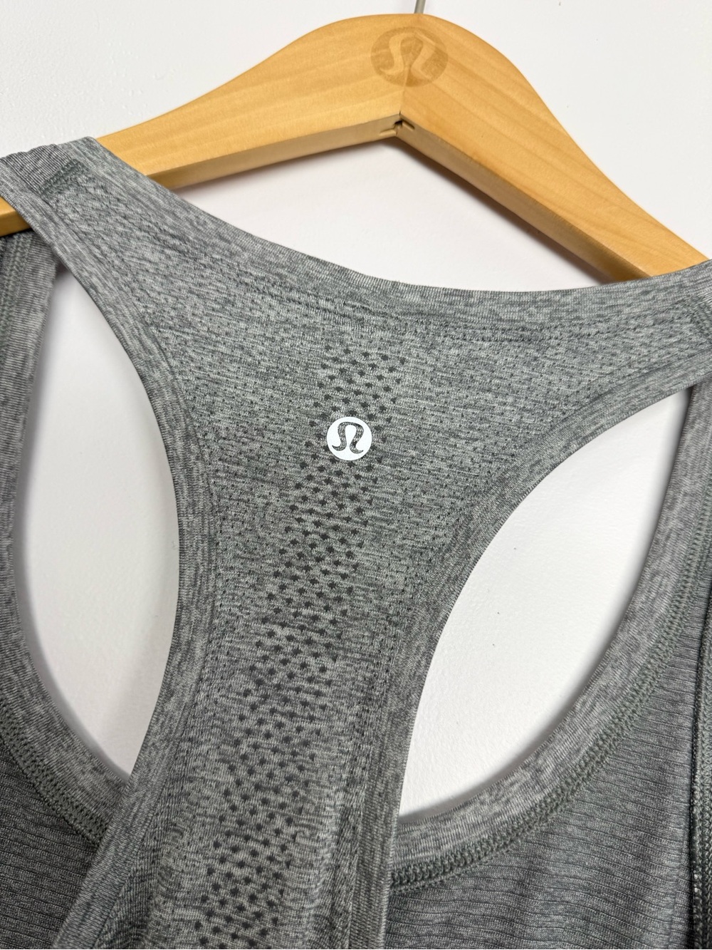 Lululemon Swiftly Tech Racerback 2.0 Slate / White Size 10 - Picture 4 of 4